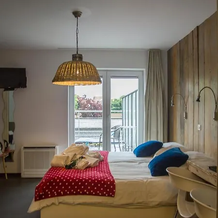 Aan Zee 2*