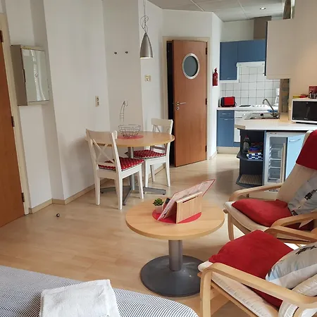 Aan Zee Hotel 2*