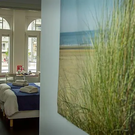 Aan Zee Hotel 2*