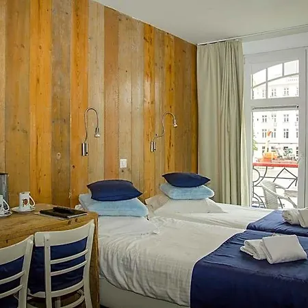 Aan Zee Hotel 2*