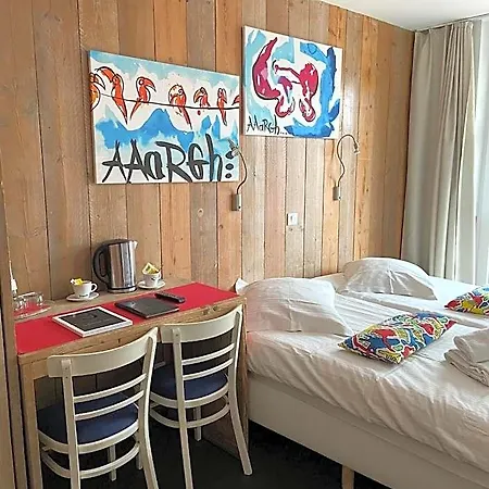 Aan Zee Hotel 2*