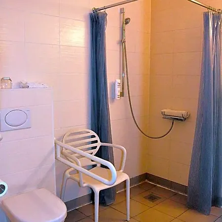 Aan Zee Hotel 2*