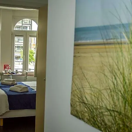 Aan Zee Hotel 2*