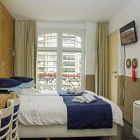 Aan Zee 2*